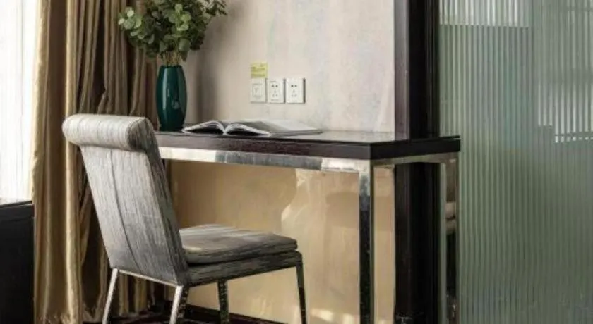 Kunming Long Way Hotel