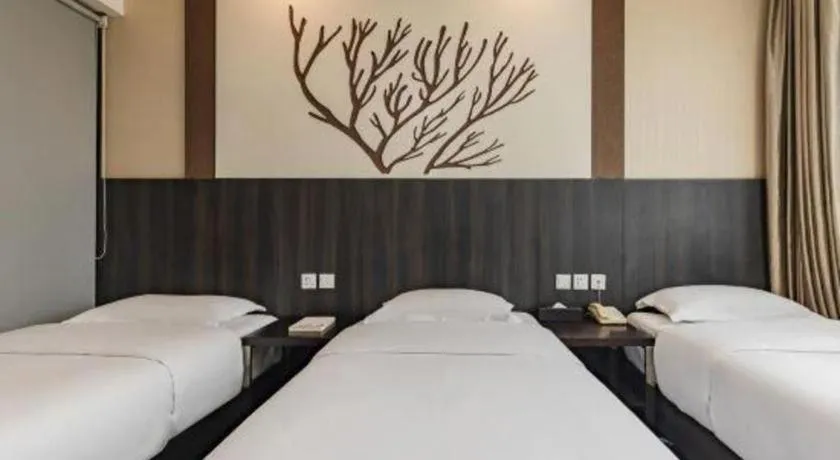 Bed in Kunming Long Way Hotel