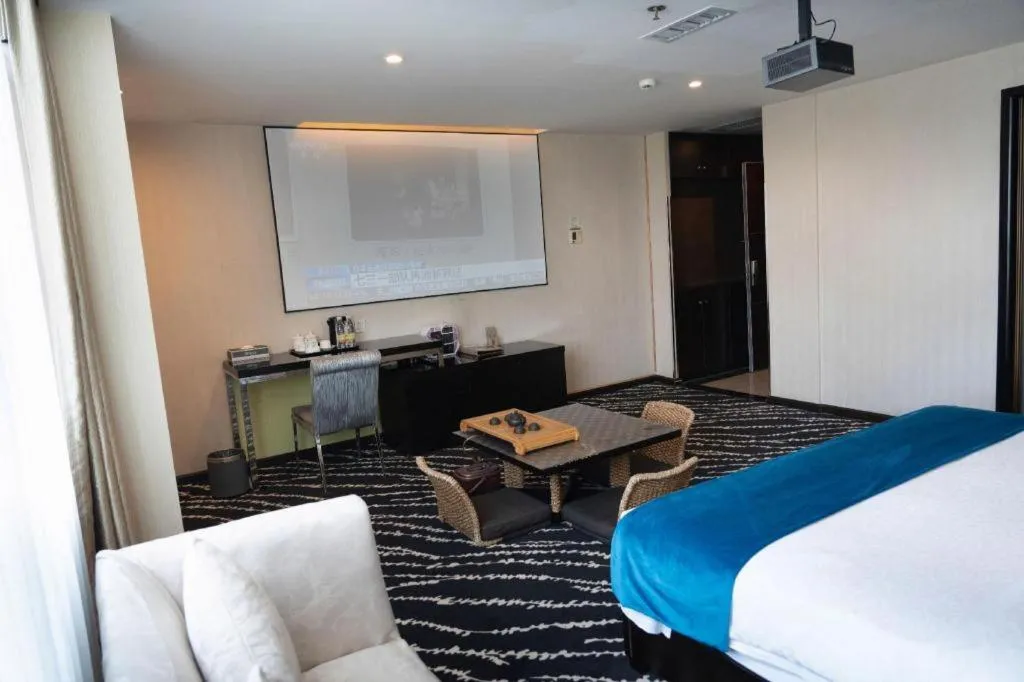 Bed in Kunming Long Way Hotel