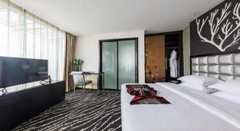 Bed in Kunming Long Way Hotel