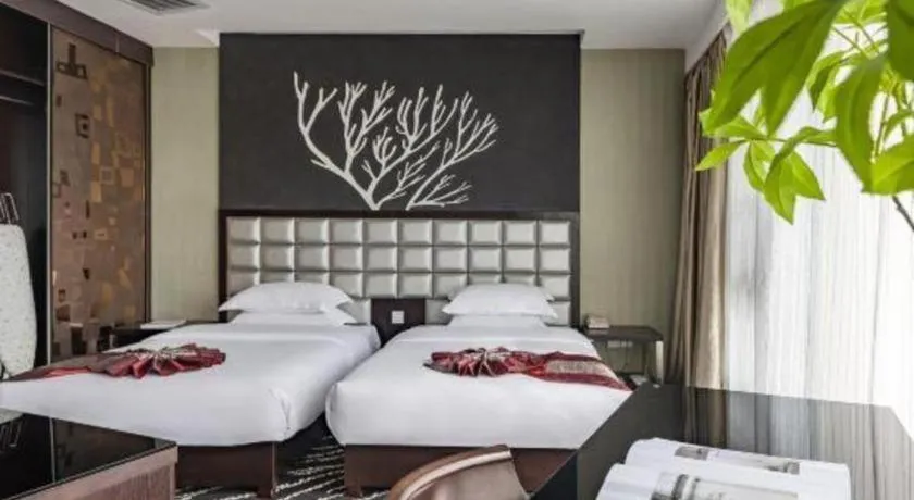 Bed in Kunming Long Way Hotel