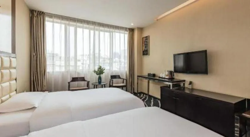 Bed in Kunming Long Way Hotel