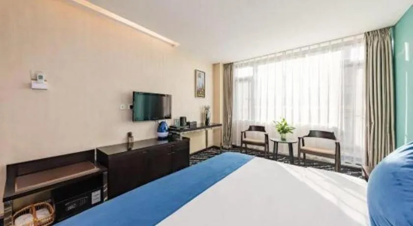 Bed in Kunming Long Way Hotel