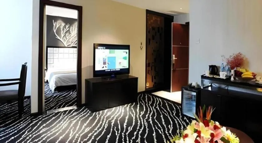 Bed in Kunming Long Way Hotel