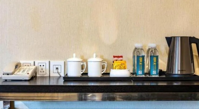 Kunming Long Way Hotel