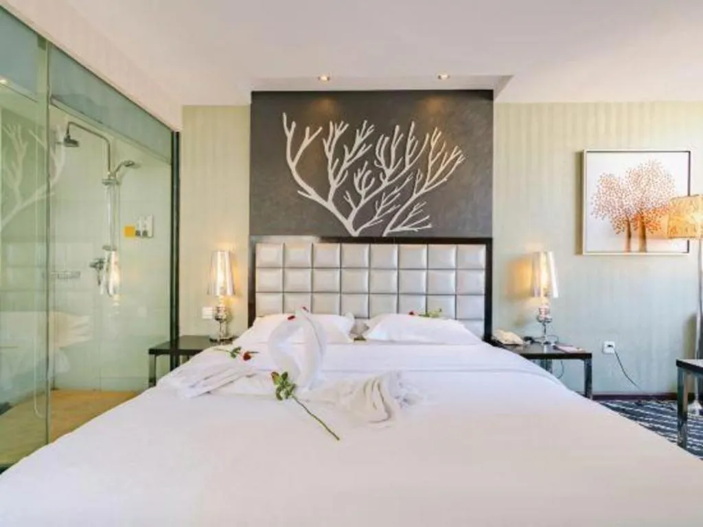 Bed in Kunming Long Way Hotel