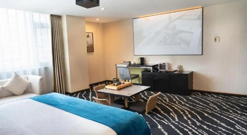 Bed in Kunming Long Way Hotel