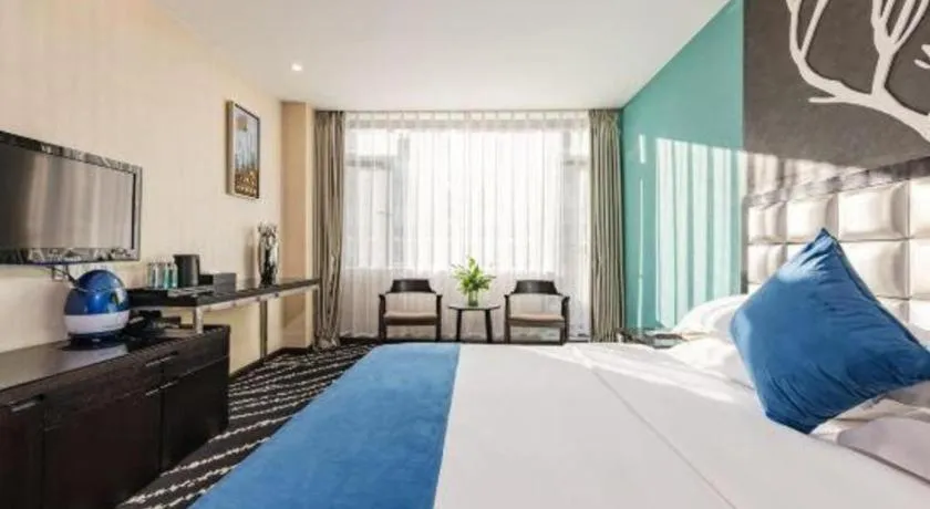 Bed in Kunming Long Way Hotel