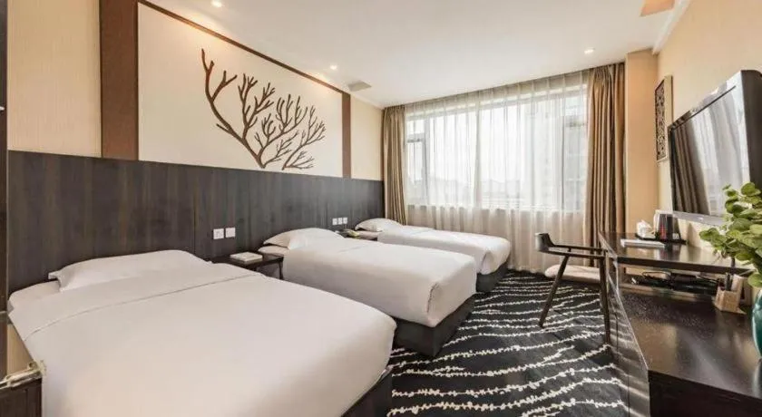 Bed in Kunming Long Way Hotel