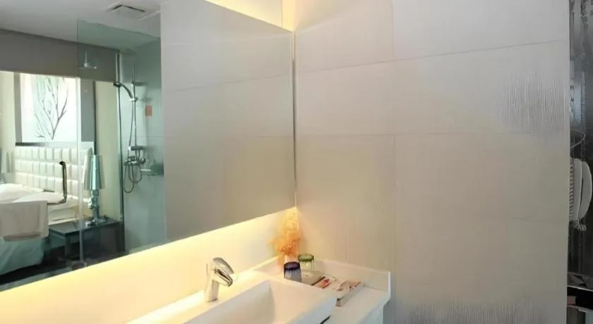 Kunming Long Way Hotel