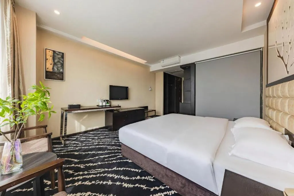 Bed in Kunming Long Way Hotel