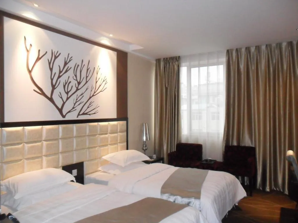 Bed in Kunming Long Way Hotel