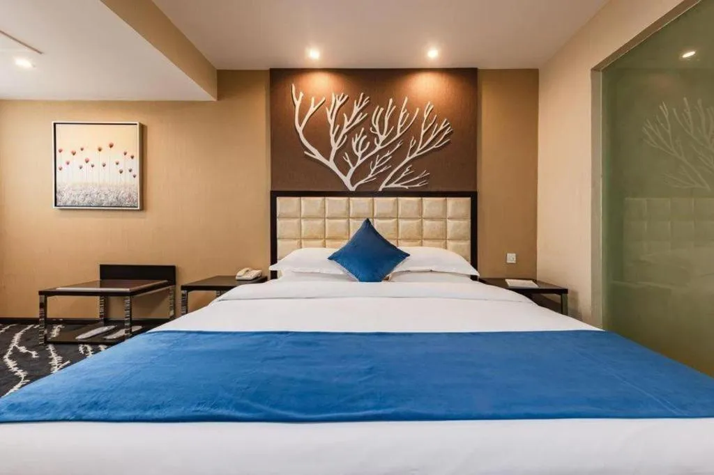 Bed in Kunming Long Way Hotel