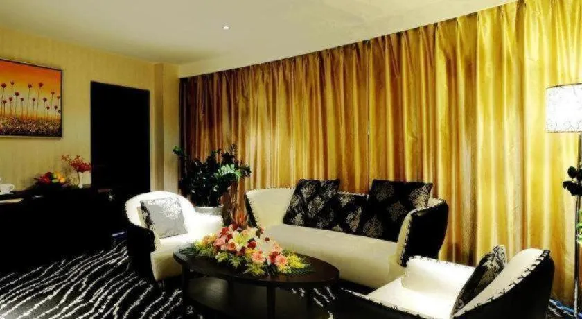 Kunming Langwei Hotel (Kunming Railway Station Branch)