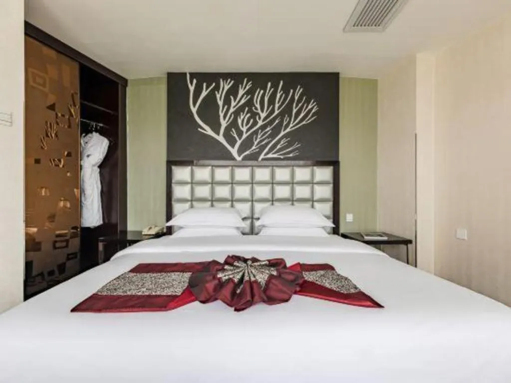 Bed in Kunming Long Way Hotel