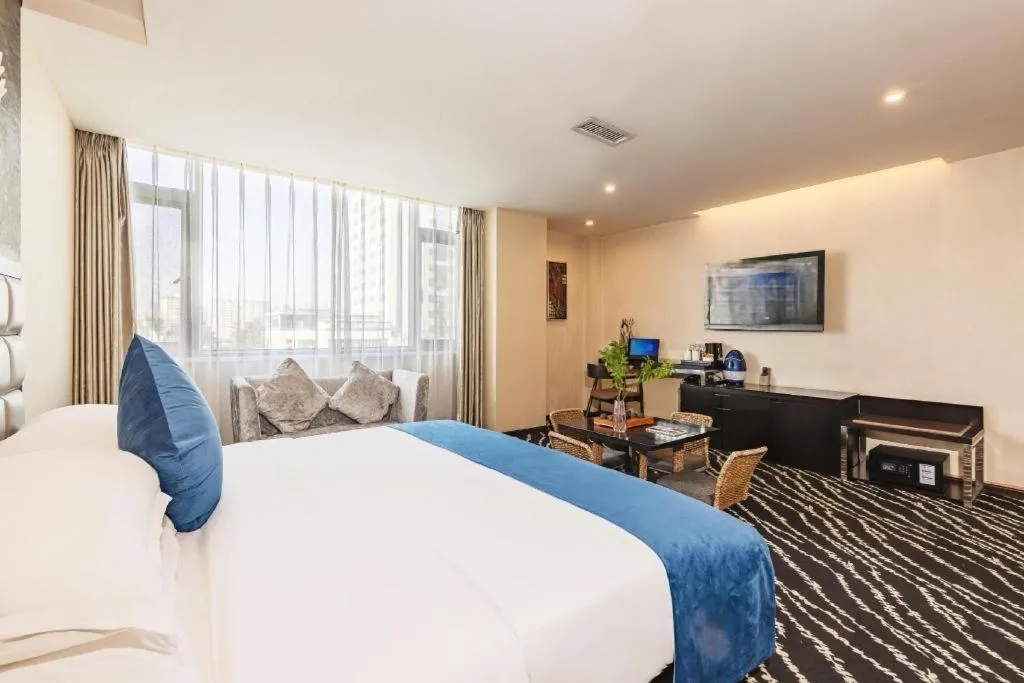 Bed in Kunming Long Way Hotel