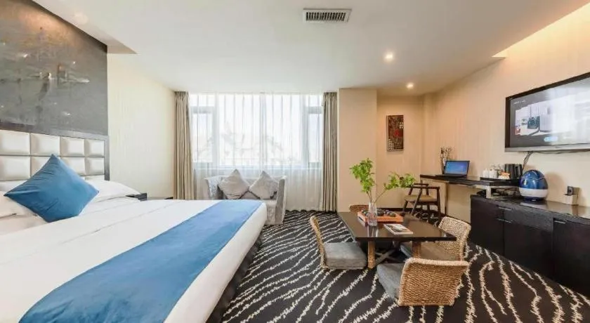 Bed in Kunming Long Way Hotel