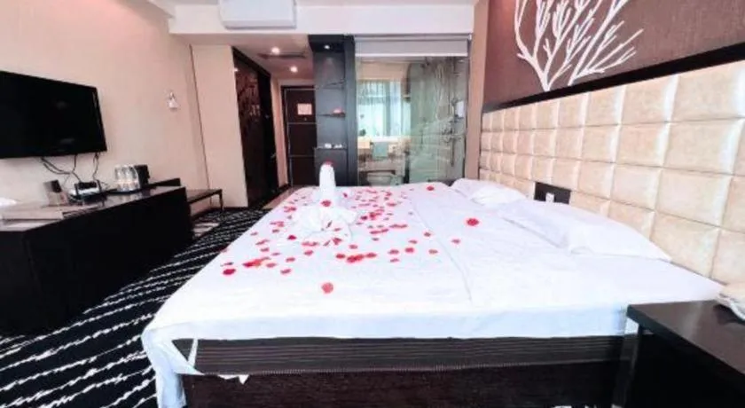 Bed in Kunming Long Way Hotel