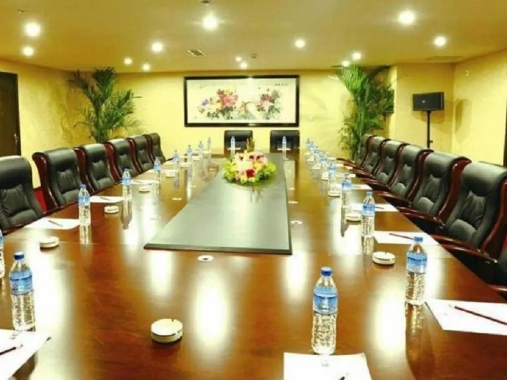 Kunming Langwei Hotel (Kunming Railway Station Branch)