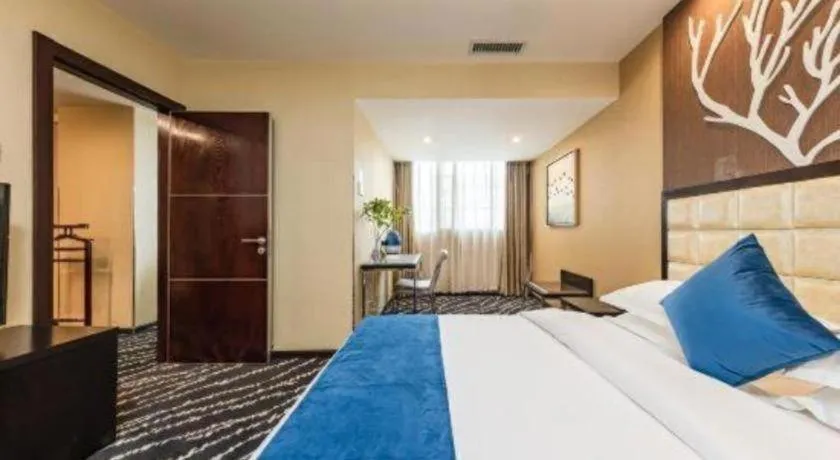 Bed in Kunming Long Way Hotel