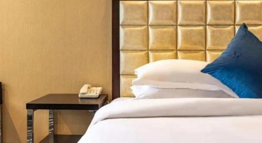 Bed in Kunming Long Way Hotel