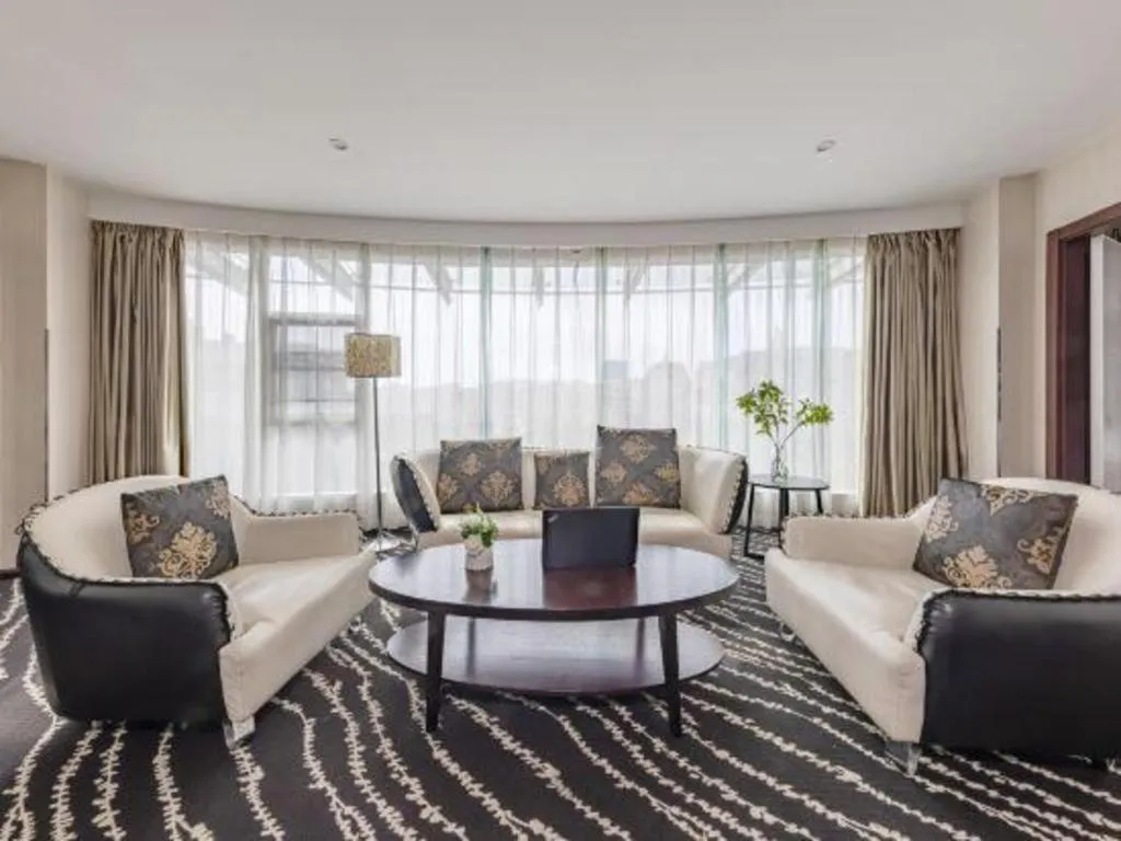 Kunming Long Way Hotel