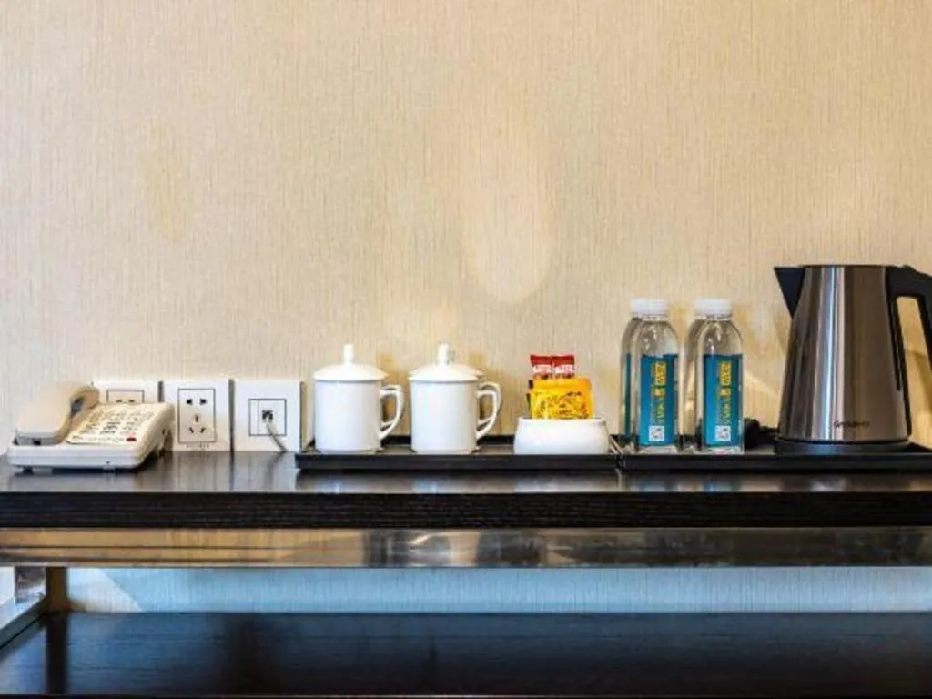 Kunming Long Way Hotel