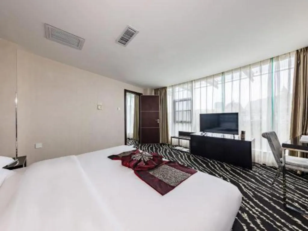 Bed in Kunming Long Way Hotel