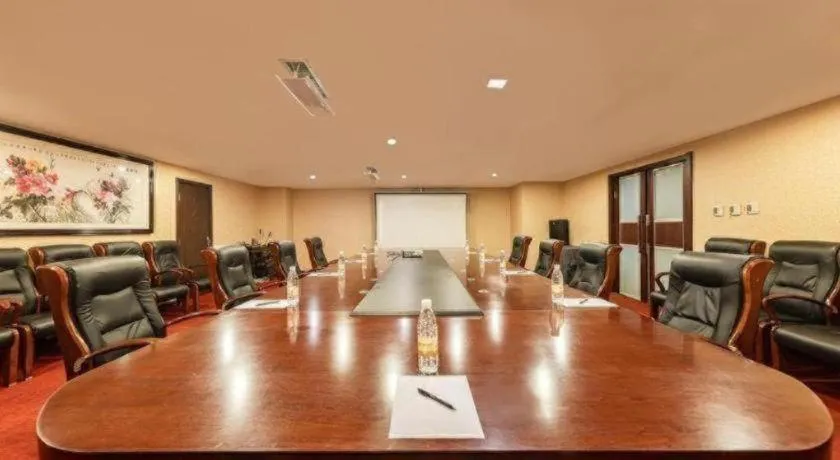 Kunming Long Way Hotel