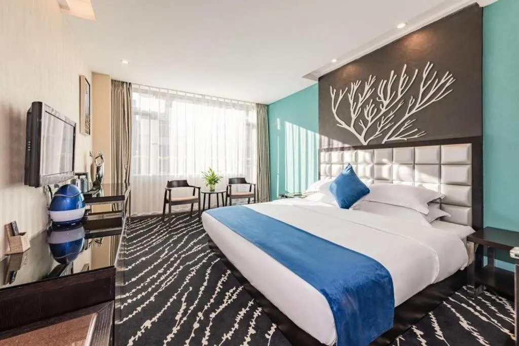 Bed in Kunming Long Way Hotel