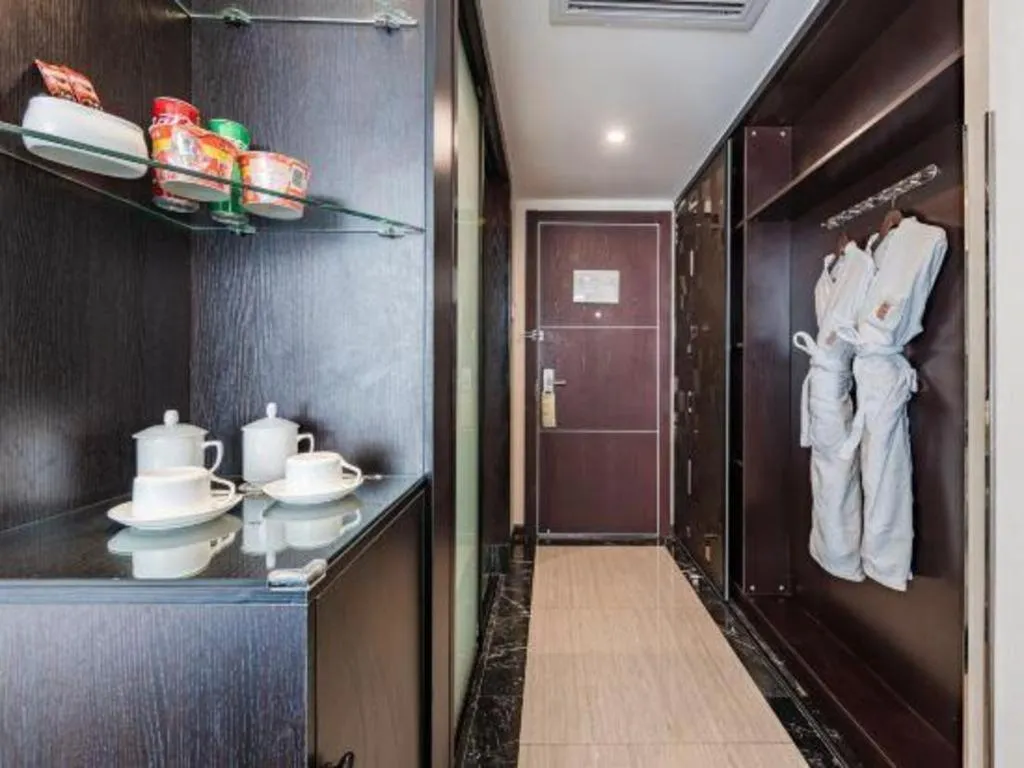 Kunming Long Way Hotel