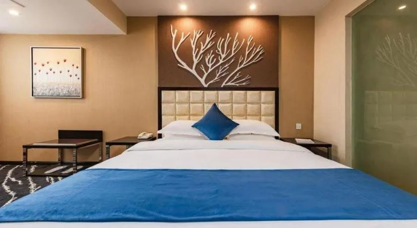 Bed in Kunming Long Way Hotel