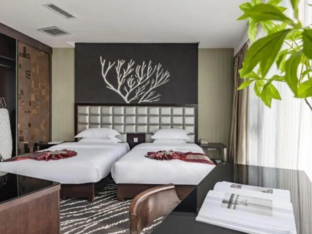 Bed in Kunming Long Way Hotel