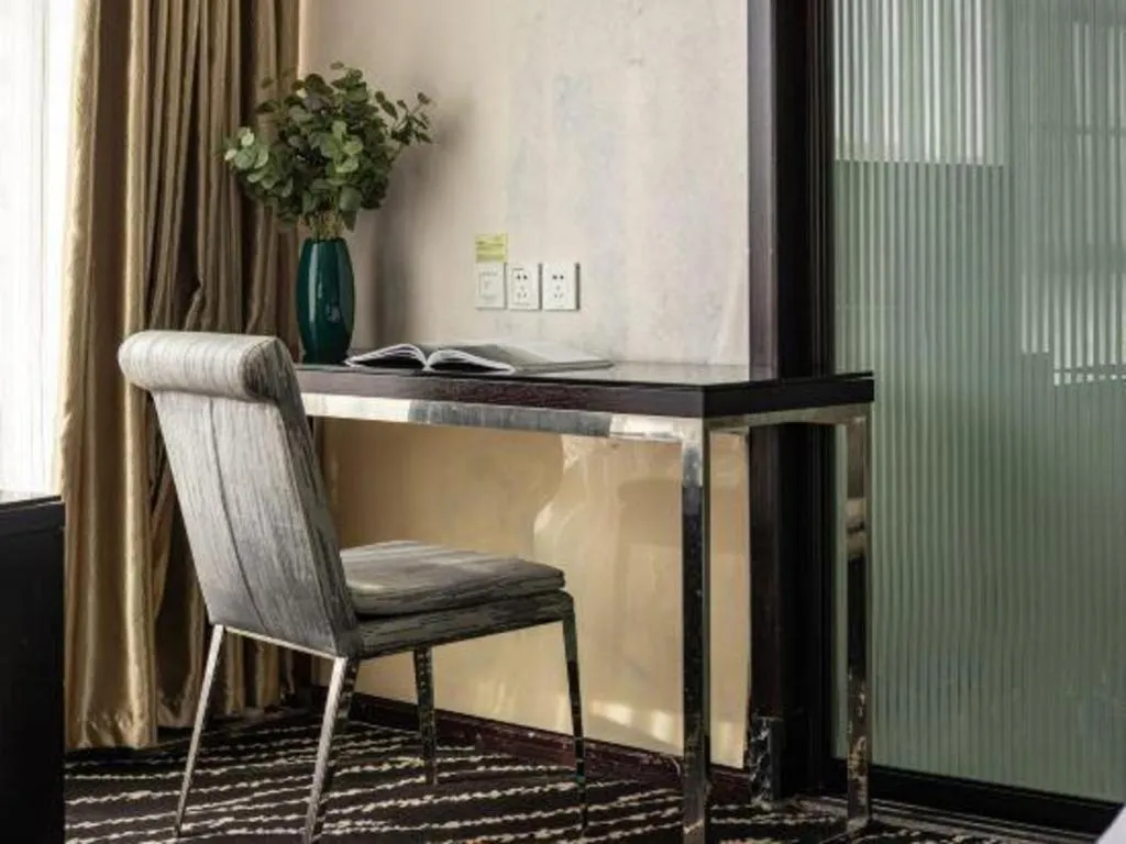 Kunming Long Way Hotel