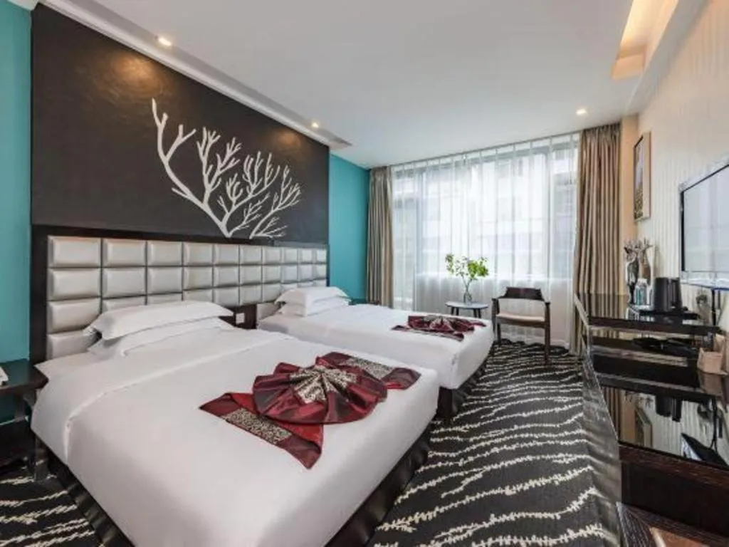 Bed in Kunming Long Way Hotel