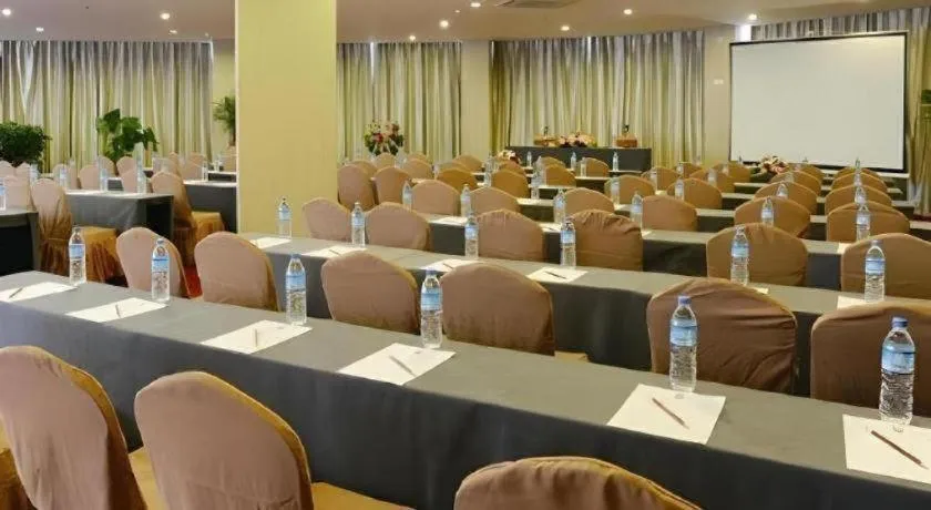 Kunming Long Way Hotel