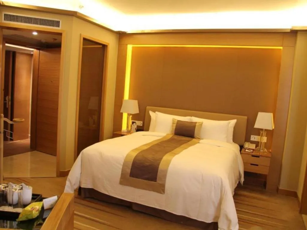 Bed in Howard Johnson by Wyndham Sunshine Plaza Ningbo