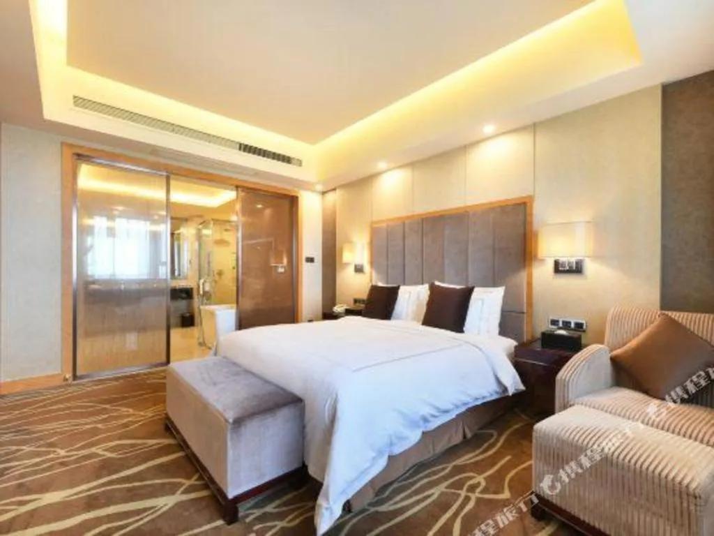 Bed in Gardenview Hotel