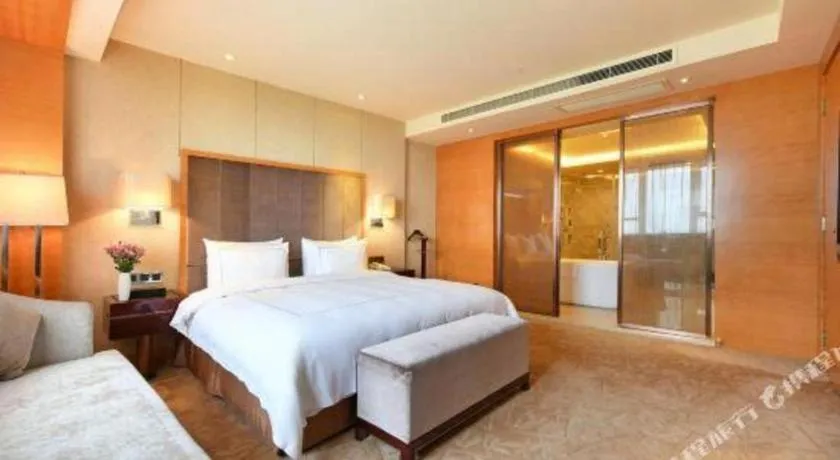 Bed in Gardenview Hotel