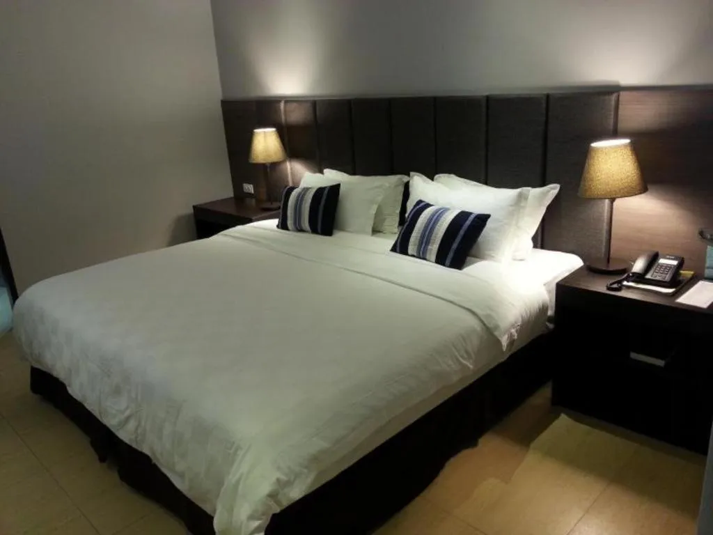 Bed in Avenue Suites