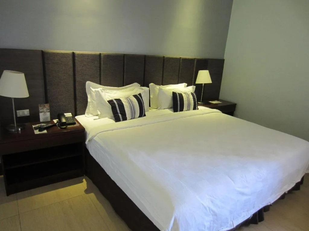 Bed in Avenue Suites