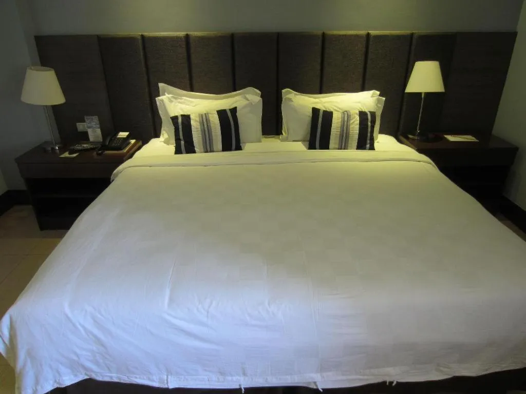 Bed in Avenue Suites