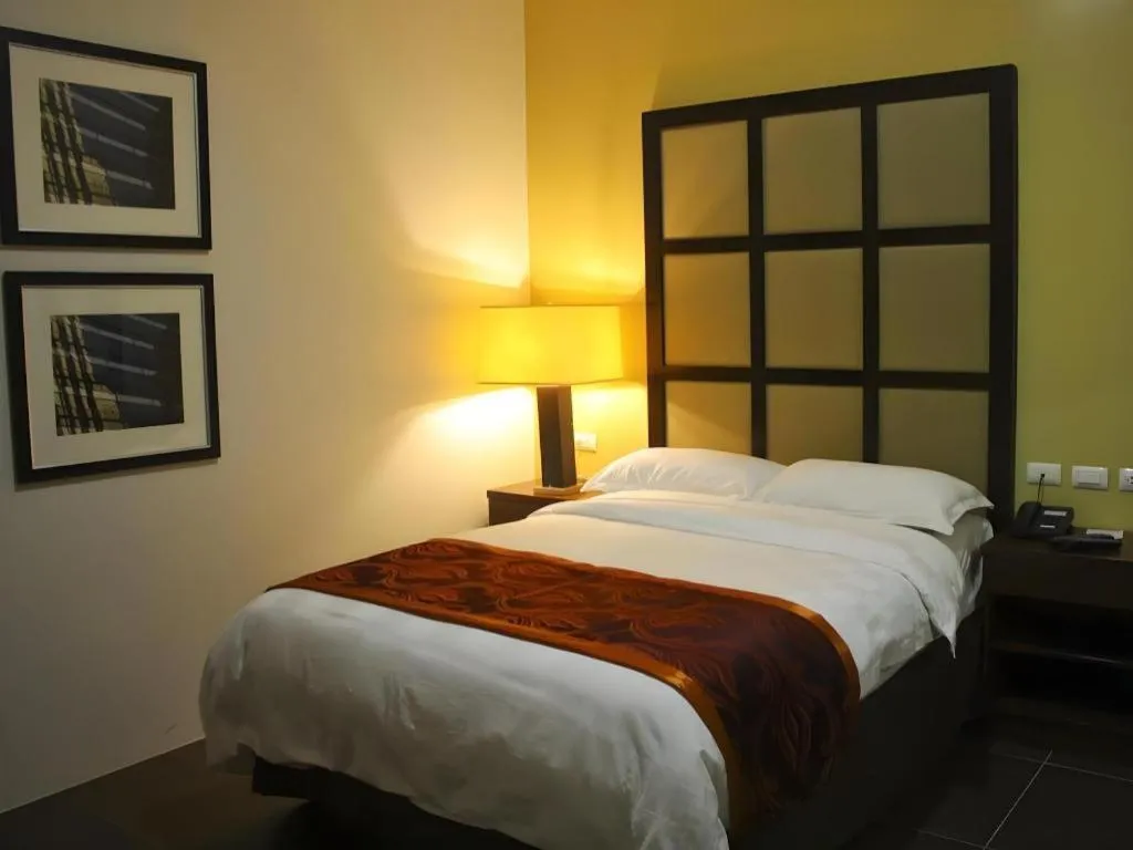 Bed in Avenue Suites