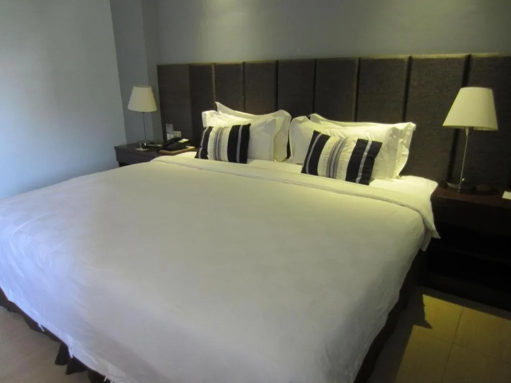 Bed in Avenue Suites