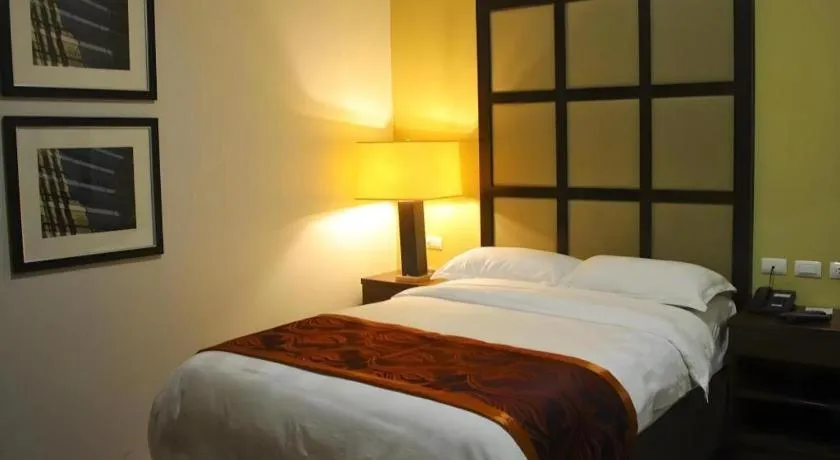 Bed in Avenue Suites