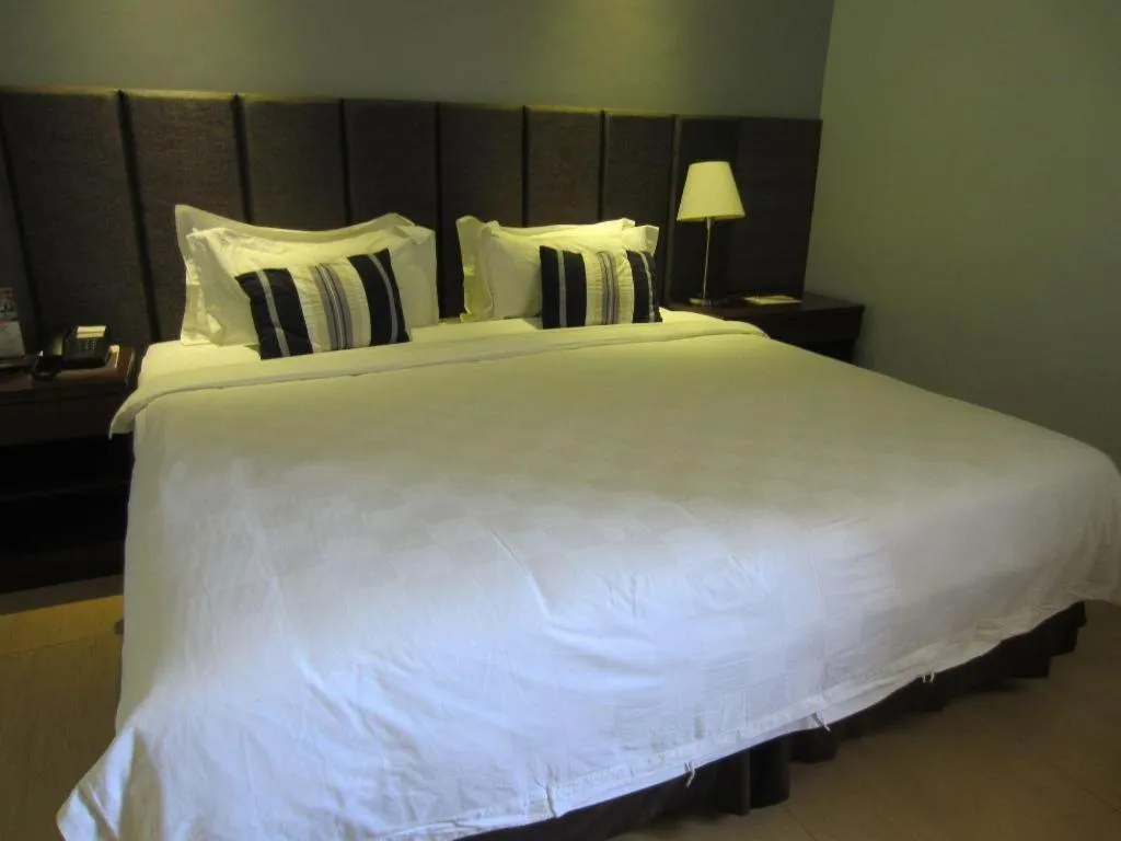 Bed in Avenue Suites