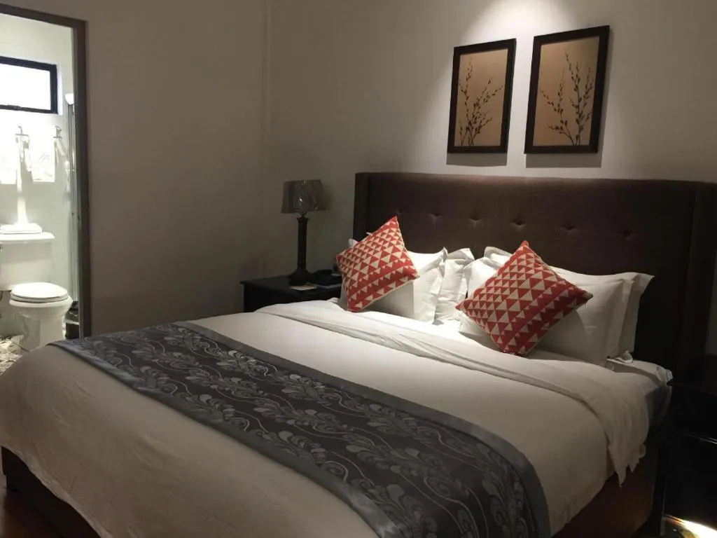 Bed in Avenue Suites