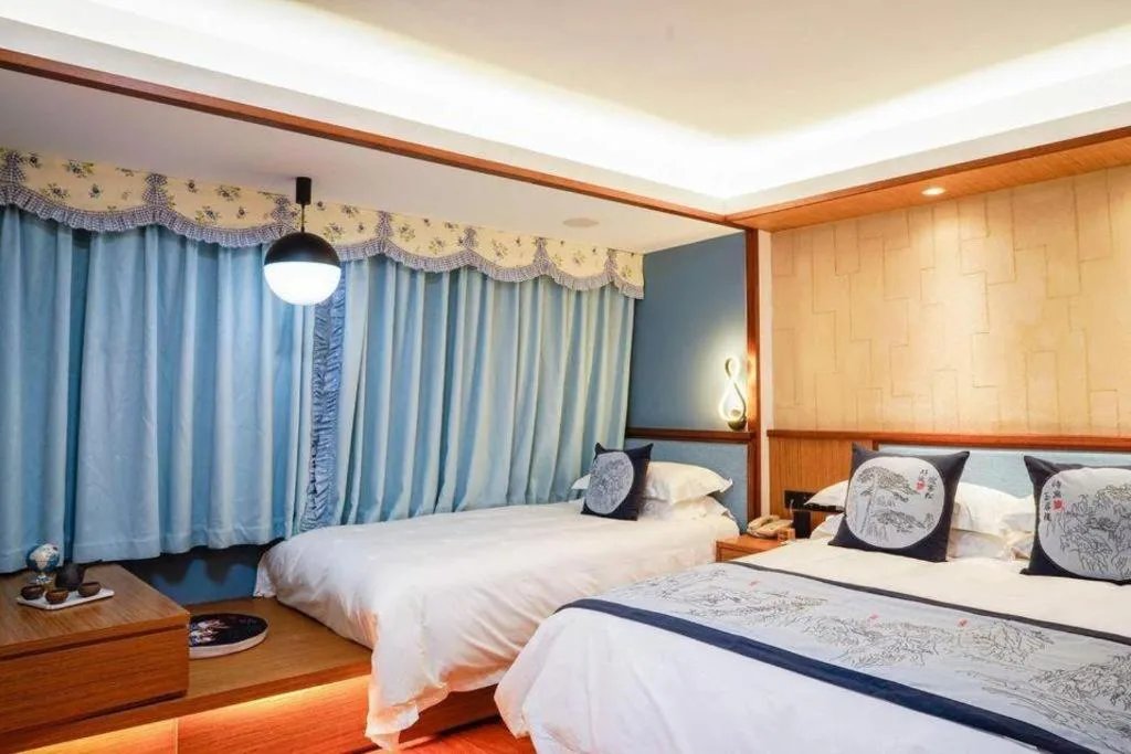 Bed in Huangshan Yupinglou Hotel