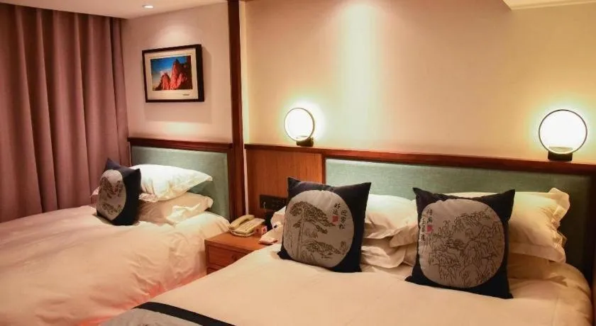 Bed in Huangshan Yupinglou Hotel