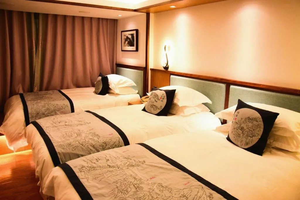 Bed in Huangshan Yupinglou Hotel